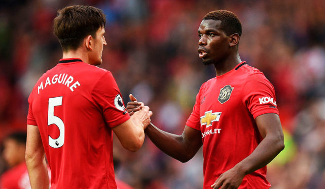 Harry Maguire (l.), Paul Pogba (r.) Manchester United's English defender Harry Maguire (L) shakes hands with Manchester United's French midfielder Paul Pogba (R) on the pitch at the final whistle in the English Premier League football match between Manchester United and Chelsea at Old Trafford in Manchester, north west England, on August 11, 2019. - Manchester United won the game 4-0. (Photo by Oli SCARFF / AFP) / RESTRICTED TO EDITORIAL USE. No use with unauthorized audio, video, data, fixture lists, club/league logos or 'live' services. Online in-match use limited to 120 images. An additional 40 images may be used in extra time. No video emulation. Social media in-match use limited to 120 images. An additional 40 images may be used in extra time. No use in betting publications, games or single club/league/player publications. / (Photo credit should read OLI SCARFF/AFP/Getty Images)