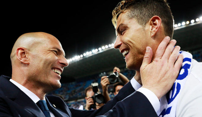 Zinedine Zidane (l.), Cristiano Ronaldo (r.) MALAGA, SPAIN - MAY 21: Zinedine Zidane, Manager of Real Madrid celebrates with Cristiano Ronaldo after being crowned champions following the La Liga match between Malaga and Real Madrid at La Rosaleda Stadium on May 21, 2017 in Malaga, Spain. (Photo by Gonzalo Arroyo Moreno/Getty Images)