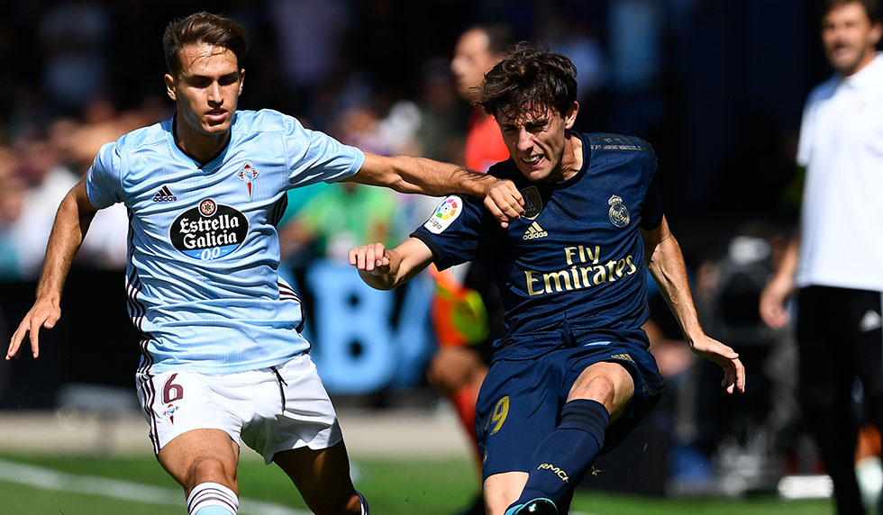 VIGO, SPAIN - AUGUST 17: Denis Suarez of RC Celta competes for the ball with Alvaro Odriozola of Real Madrid during the Liga match between RC Celta de Vigo and Real Madrid CF at Abanca-Balaídos on August 17, 2019 in Vigo, Spain. (Photo by Octavio Passos/Getty Images)