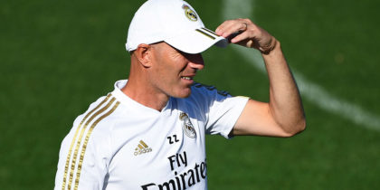 Real Madrid's French coach Zinedine Zidane attends a training session at the Ciudad Real Madrid training ground in Valdebebas near Madrid on August 23, 2019 ahead of their Spanish League football match against Real Valladolid. (Photo by GABRIEL BOUYS / AFP) (Photo credit should read GABRIEL BOUYS/AFP/Getty Images)