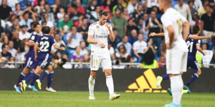 MADRID, SPAIN - AUGUST 24: Gareth Bale of Real Madrid and Karim Benzema of Real Madrid react after conceding during the La Liga match between Real Madrid CF and Real Valladolid CF at Estadio Santiago Bernabeu on August 24, 2019 in Madrid, Spain. (Photo by Denis Doyle/Getty Images)
