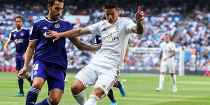 MADRID, SPAIN - AUGUST 24: Luka Jovic of Real Madrid is tackled by Kiko of Real Valladolid during the La Liga match between Real Madrid CF and Real Valladolid CF at Estadio Santiago Bernabeu on August 24, 2019 in Madrid, Spain. (Photo by Denis Doyle/Getty Images)