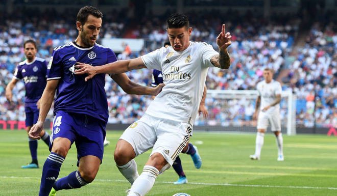 MADRID, SPAIN - AUGUST 24: Luka Jovic of Real Madrid is tackled by Kiko of Real Valladolid during the La Liga match between Real Madrid CF and Real Valladolid CF at Estadio Santiago Bernabeu on August 24, 2019 in Madrid, Spain. (Photo by Denis Doyle/Getty Images)