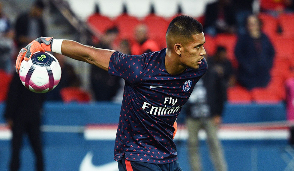 Paris Saint-Germain's French goalkeeper Alphonse Areola warms up prior to the French L1 football match between Paris Saint-Germain (PSG) and Saint-Etienne (ASSE) at the Parc des Princes stadium in Paris on September 14, 2018. (Photo by FRANCK FIFE / AFP) (Photo credit should read FRANCK FIFE/AFP/Getty Images)