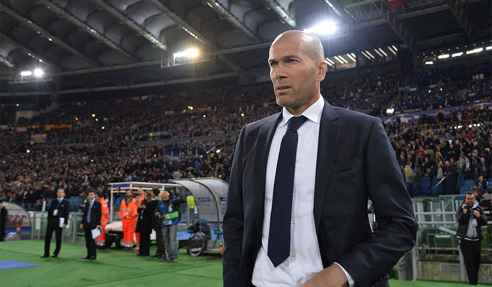 Real Madrid's French coach Zinedine Zidane arrives for the UEFA Champions League football match AS Roma vs Real Madrid on Frebruary 17, 2016 at the Olympic stadium in Rome. AFP PHOTO / ALBERTO PIZZOLI / AFP / ALBERTO PIZZOLI (Photo credit should read ALBERTO PIZZOLI/AFP/Getty Images)