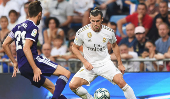 MADRID, SPAIN - AUGUST 24: Gareth Bale of Real Madrid CF takes on Michel of Real Valladolid during the La Liga match between Real Madrid CF and Real Valladolid CF at Estadio Santiago Bernabeu on August 24, 2019 in Madrid, Spain. (Photo by Denis Doyle/Getty Images)