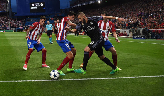 MADRID, SPAIN - MAY 10: A general view as Karim Benzema of Real Madrid takes on Stefan Savic of Atletico Madrid during the UEFA Champions League Semi Final second leg match between Club Atletico de Madrid and Real Madrid CF at Vicente Calderon Stadium on May 10, 2017 in Madrid, Spain. (Photo by Laurence Griffiths/Getty Images)
