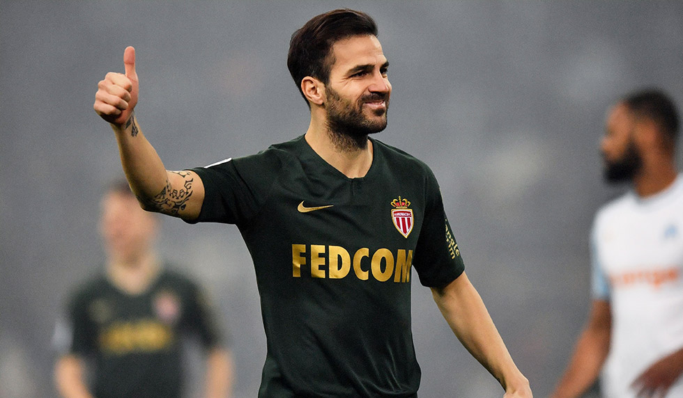 Monaco's Spanish midfielder Cesc Fabregas gives a thumbs up during the French L1 football match between Olympique de Marseille and AS Monaco on January 13, 2019, at the Velodrome stadium in Marseille, southern France. (Photo by Christophe SIMON / AFP) (Photo credit should read CHRISTOPHE SIMON/AFP/Getty Images)