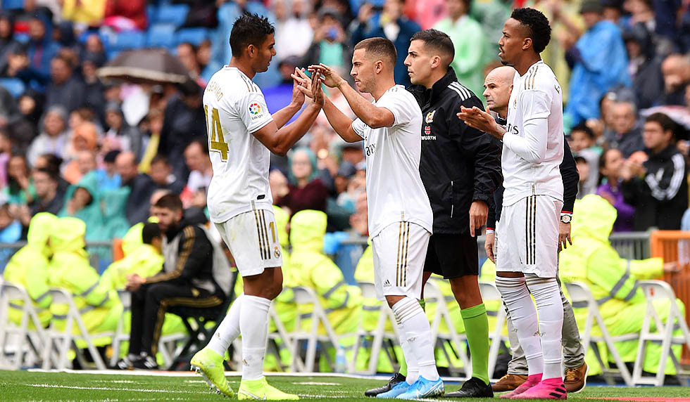 MADRID, SPAIN - SEPTEMBER 14: Eden Hazard of Real Madrid replaces Casemiro of Real Madrid during the La Liga match between Real Madrid CF and Levante UD at Estadio Santiago Bernabeu on September 14, 2019 in Madrid, Spain. (Photo by Denis Doyle/Getty Images)