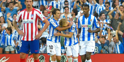 Real Sociedad's Norwegian midfielder Martin Odegaard (2ndR) is congratulated by teammate Real Sociedad's Spanish forward Mikel Oyarzabal after scoring a goal during the Spanish league football match Real Sociedad against Club Atletico de Madrid at The Anoeta Stadium in San Sebastian on September 14, 2019. (Photo by ANDER GILLENEA / AFP) (Photo credit should read ANDER GILLENEA/AFP/Getty Images)