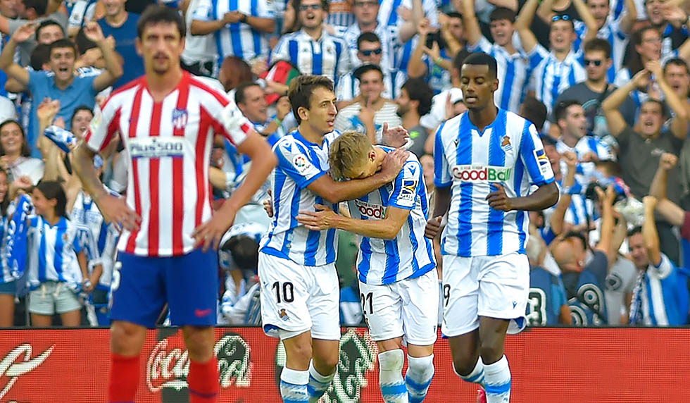 Real Sociedad's Norwegian midfielder Martin Odegaard (2ndR) is congratulated by teammate Real Sociedad's Spanish forward Mikel Oyarzabal after scoring a goal during the Spanish league football match Real Sociedad against Club Atletico de Madrid at The Anoeta Stadium in San Sebastian on September 14, 2019. (Photo by ANDER GILLENEA / AFP) (Photo credit should read ANDER GILLENEA/AFP/Getty Images)