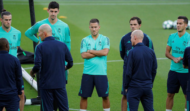 Eden Hazard (From L) Real Madrid's Welsh forward Gareth Bale, Real Madrid's Belgian goalkeeper Thibaut Courtois, Real Madrid's Belgian forward Eden Hazard and Real Madrid's Spanish forward Lucas Vazquez (1st-R) attend a training session on the eve of the UEFA Champions League Group A football match between Paris Saint-Germain and Real Madrid CF at the Parc des Princes stadium in Paris on September 17, 2019. (Photo by GEOFFROY VAN DER HASSELT / AFP) (Photo credit should read GEOFFROY VAN DER HASSELT/AFP/Getty Images)