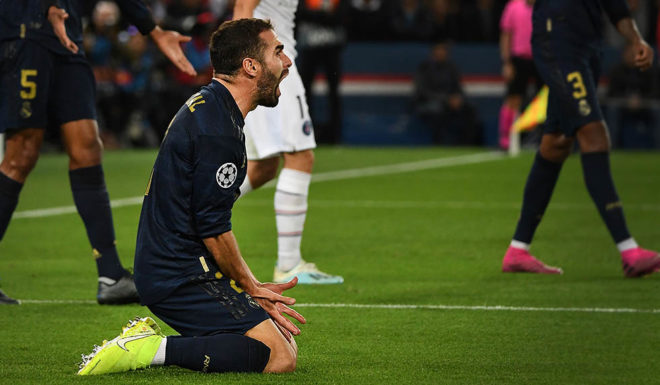 Dani ... Carva... nee, muss wer anders sein Real Madrid's Spanish defender Dani Carvajal (C) reacts during the UEFA Champions league Group A football match between Paris Saint-Germain and Real Madrid, at the Parc des Princes stadium, in Paris, on September 18, 2019. (Photo by MARTIN BUREAU / AFP) (Photo credit should read MARTIN BUREAU/AFP/Getty Images)