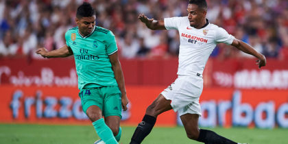 SEVILLE, SPAIN - SEPTEMBER 22: Casemiro of Real Madrid CF duels for the ball with Fernando Reges of Sevilla FC during the Liga match between Sevilla FC and Real Madrid CF at Estadio Ramon Sanchez Pizjuan on September 22, 2019 in Seville, Spain. (Photo by Aitor Alcalde/Getty Images)