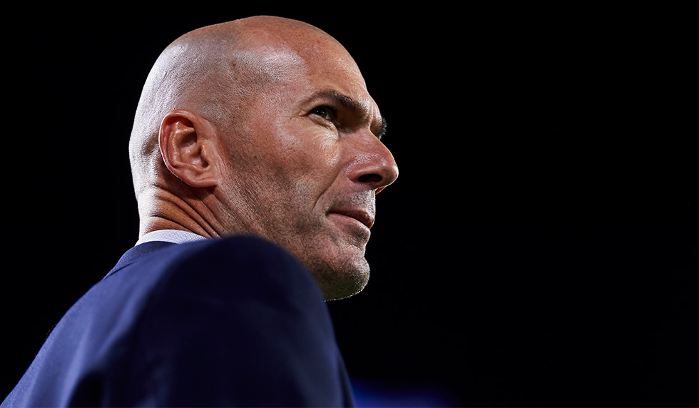 SEVILLE, SPAIN - SEPTEMBER 22: Head coach Zinedine Zidane of Real Madrid looks on prior to the start the La Liga match between Sevilla FC and Real Madrid CF at Estadio Ramon Sanchez Pizjuan on September 22, 2019 in Seville, Spain. (Photo by Aitor Alcalde/Getty Images)