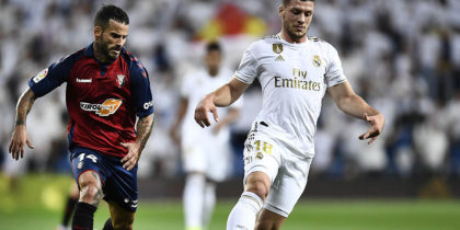 Osasuna's Spanish midfielder Ruben Garcia (L) vies with Real Madrid's Serbian forward Luka Jovic during the Spanish league football match between Real Madrid CF and CA Osasuna at the Santiago Bernabeu stadium in Madrid, on September 25, 2019. (Photo by OSCAR DEL POZO / AFP) (Photo credit should read OSCAR DEL POZO/AFP/Getty Images)