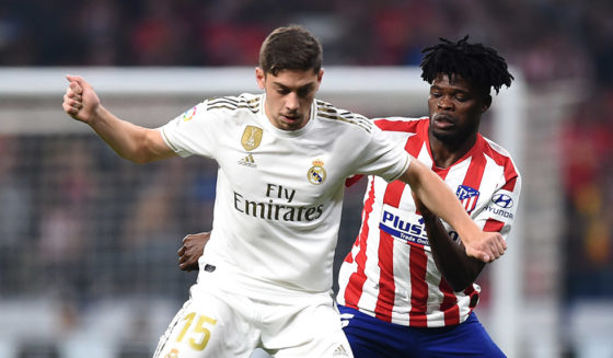 MADRID, SPAIN - SEPTEMBER 28: Federico Valverde of Real Madrid battles for the ball with Thomas Partey of Atletico Madrid during the Liga match between Club Atletico de Madrid and Real Madrid CF at Wanda Metropolitano on September 28, 2019 in Madrid, Spain. (Photo by Denis Doyle/Getty Images)