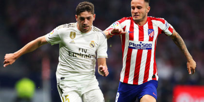 MADRID, SPAIN - SEPTEMBER 28: Federico Valverde of Real Madrid battles for the ball with Saul of Atletico Madrid during the Liga match between Club Atletico de Madrid and Real Madrid CF at Wanda Metropolitano on September 28, 2019 in Madrid, Spain. (Photo by Angel Martinez/Getty Images)