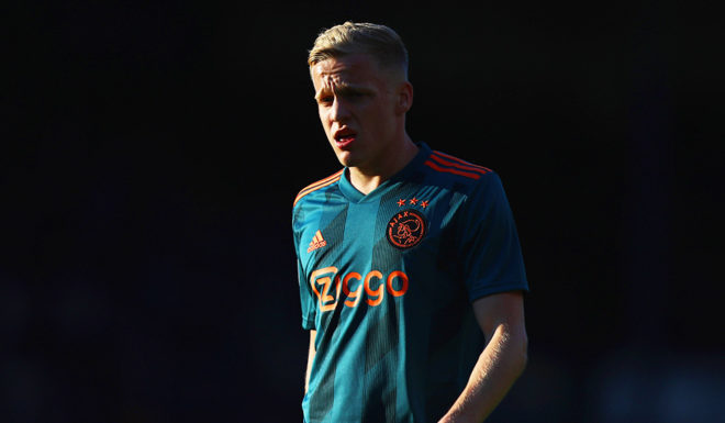 Donny van de Beek DOETINCHEM, NETHERLANDS - MAY 15: Donny van de Beek of Ajax in action during the Eredivisie match between De Graafschap and Ajax at Stadion De Vijverberg on May 15, 2019 in Doetinchem, Netherlands. (Photo by Dean Mouhtaropoulos/Getty Images)