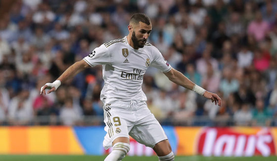 MADRID, SPAIN - OCTOBER 01: Karim Benzema of Real Madrid CF controls the ball during the UEFA Champions League group A match between Real Madrid and Club Brugge KV at Bernabeu on October 01, 2019 in Madrid, Spain. (Photo by Gonzalo Arroyo Moreno/Getty Images)