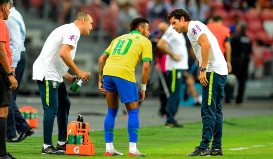 TOPSHOT - Brazil's forward Neymar (C) leaves the field during an international friendly football match between Brazil and Nigeria at the National Stadium in Singapore on October 13, 2019. (Photo by Roslan RAHMAN / AFP) / The erroneous mention[s] appearing in the metadata of this photo by Roslan RAHMAN has been modified in AFP systems in the following manner: [October 13] instead of [October 12]. Please immediately remove the erroneous mention[s] from all your online services and delete it (them) from your servers. If you have been authorized by AFP to distribute it (them) to third parties, please ensure that the same actions are carried out by them. Failure to promptly comply with these instructions will entail liability on your part for any continued or post notification usage. Therefore we thank you very much for all your attention and prompt action. We are sorry for the inconvenience this notification may cause and remain at your disposal for any further information you may require. (Photo by ROSLAN RAHMAN/AFP via Getty Images)