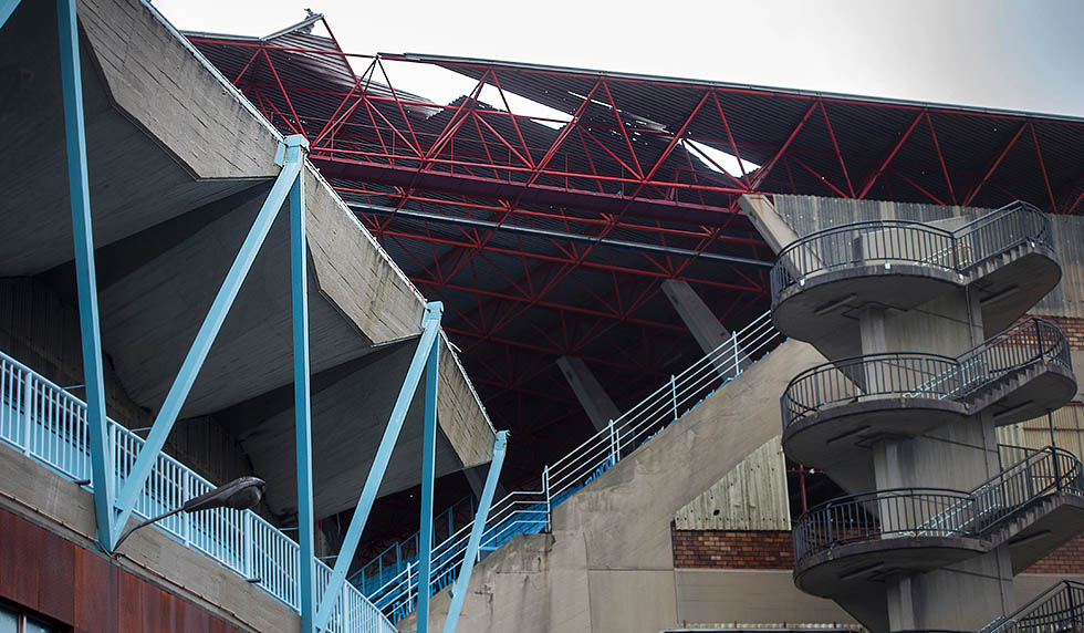 A picture taken on February 4, 2017 shows the dammaged roof of the Rio Alto grandstand in the Balaidos stadium in Vigo caused by heavy wind. Dammages that will may oblige Vigo's mayor to cancel for security reasons the Spanish Liga football game Celta vs Real Madrid of February 5. / AFP / MIGUEL RIOPA (Photo credit should read MIGUEL RIOPA/AFP/Getty Images)