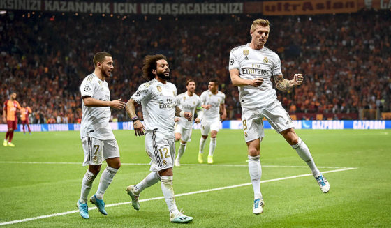 Real Madrid's German midfielder Toni Kroos (R) celebrates after scoring a goal during the UEFA Champions League group A football match between Galatasaray and Real Madrid on October 22, 2019 at the Ali Sami Yen Spor Kompleksi in Istanbul. (Photo by OZAN KOSE / AFP) (Photo by OZAN KOSE/AFP via Getty Images)