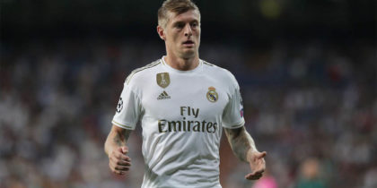 MADRID, SPAIN - OCTOBER 01: Toni Kroos of Real Madrid CF in action during the UEFA Champions League group A match between Real Madrid and Club Brugge KV at Bernabeu on October 01, 2019 in Madrid, Spain. (Photo by Gonzalo Arroyo Moreno/Getty Images)