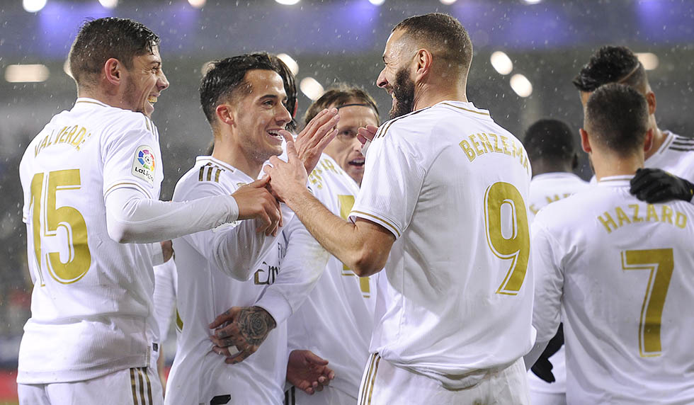 Real Madrid's French forward Karim Benzema (C) celebrates with teammates after scoring a goal during the Spanish league football match between SD Eibar and Real Madrid CF at the Ipurua stadium in Eibar on November 9, 2019. (Photo by ANDER GILLENEA / AFP) (Photo by ANDER GILLENEA/AFP via Getty Images)