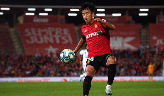 MALLORCA, SPAIN - OCTOBER 19: Takefusa Kubo of RCD Mallorca controls the ball during the La Liga match between RCD Mallorca and Real Madrid CF at Iberostar Estadi on October 19, 2019 in Mallorca, Spain. (Photo by Alex Caparros/Getty Images)