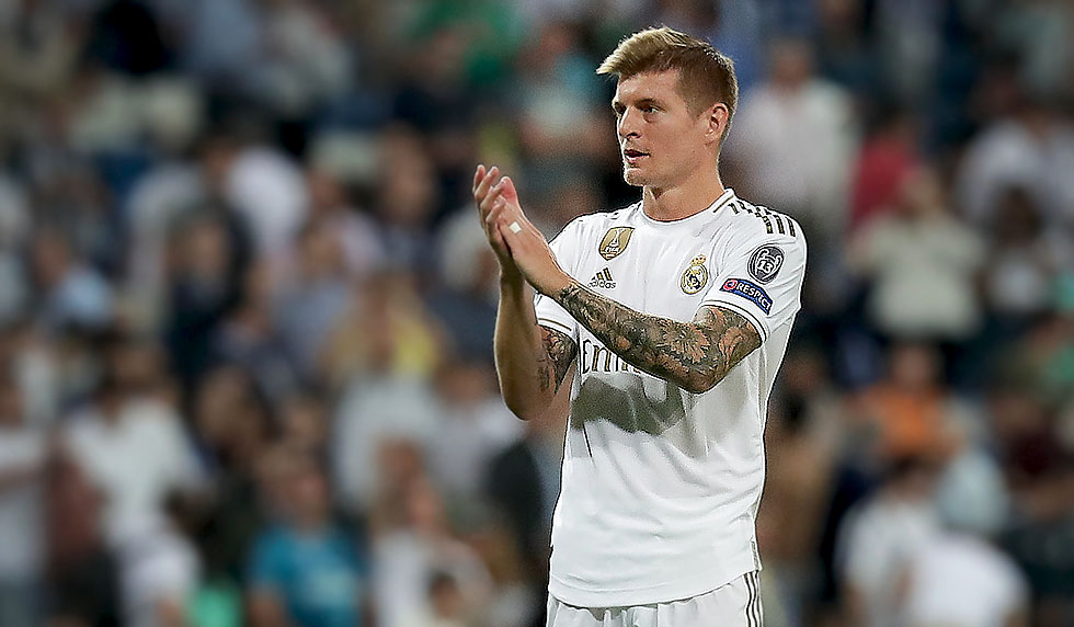 MADRID, SPAIN - OCTOBER 01: Toni Kroos of Real Madrid CF acknwledges the audience after the UEFA Champions League group A match between Real Madrid and Club Brugge KV at Bernabeu on October 01, 2019 in Madrid, Spain. (Photo by Gonzalo Arroyo Moreno/Getty Images)
