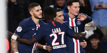 Paris Saint-Germain's Argentine midfielder Angel Di Maria (C) is congratulated by teammates after scoring a goal during the French L1 football match between Paris Saint-Germain (PSG) and Lille (LOSC) on November 22, 2019 at the Parc des Princes in Paris. (Photo by FRANCK FIFE / AFP) (Photo by FRANCK FIFE/AFP via Getty Images)