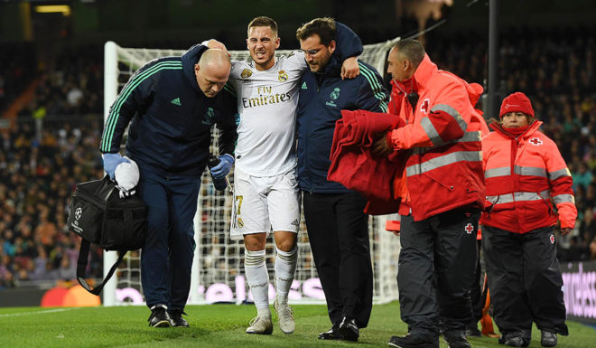 MADRID, SPAIN - NOVEMBER 26: Eden Hazard of Real Madrid leaves the pitch with an injury during the UEFA Champions League group A match between Real Madrid and Paris Saint-Germain at Bernabeu on November 26, 2019 in Madrid, Spain. (Photo by David Ramos/Getty Images)