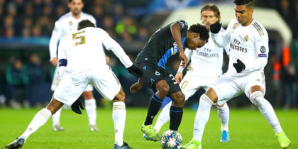 BRUGGE, BELGIUM - DECEMBER 11: Percy Tau of Club Brugge is challenged by Raphael Varane and Casemiro of Real Madrid during the UEFA Champions League group A match between Club Brugge KV and Real Madrid at Jan Breydel Stadium on December 11, 2019 in Brugge, Belgium. (Photo by Dean Mouhtaropoulos/Getty Images)