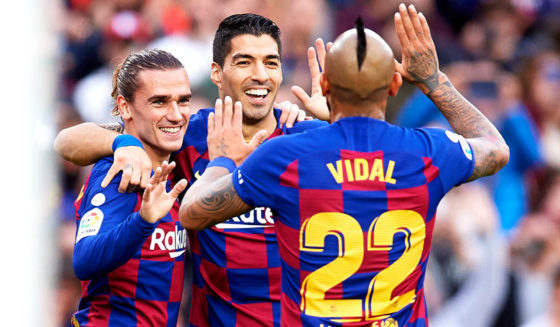 BARCELONA, SPAIN - DECEMBER 21: Antoine Griezmann of FC Barcelona celebrates with teammates Luis Suarez and Arturo Vidal after scoring the opening goal during the La Liga match between FC Barcelona and Deportivo Alaves at Camp Nou on December 21, 2019 in Barcelona, Spain. (Photo by Alex Caparros/Getty Images)