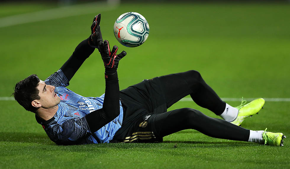 VALENCIA, SPAIN - DECEMBER 15: Thibaut Courtois of Real Madrid warms up prior to the Liga match between Valencia CF and Real Madrid CF at Estadio Mestalla on December 15, 2019 in Valencia, Spain. (Photo by Angel Martinez/Getty Images)