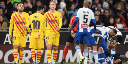 BARCELONA, SPAIN - JANUARY 04: Frenkie de Jong and Jordi Alba of FC Barcelona look dejected as David Lopez of Espanyol celebrates with teammates after scoring his team's first goal during the La Liga match between RCD Espanyol and FC Barcelona at RCDE Stadium on January 04, 2020 in Barcelona, Spain. (Photo by Alex Caparros/Getty Images)