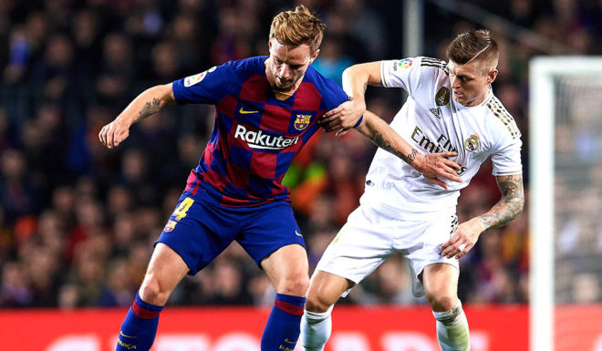 BARCELONA, SPAIN - DECEMBER 18: Ivan Rakitic of Barcelona holds off Toni Kroos of Real Madrid during the Liga match between FC Barcelona and Real Madrid CF at Camp Nou on December 18, 2019 in Barcelona, Spain. (Photo by Alex Caparros/Getty Images)
