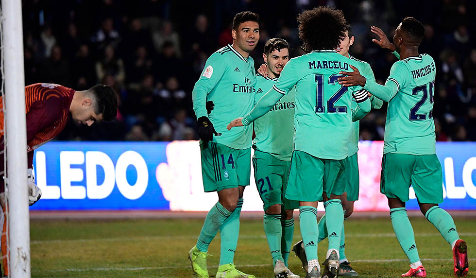 Real Madrid players celebrate Unionistas' own goal during the Copa del Rey (King's Cup) football match between Unionistas de Salamanca CF and Real Madrid CF at Las Pistas del Helmantico stadium in Salamanca, on January 22, 2020. (Photo by JAVIER SORIANO / AFP) (Photo by JAVIER SORIANO/AFP via Getty Images)