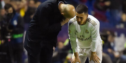 Real Madrid's French coach Zinedine Zidane (L) talks to Real Madrid's Belgian forward Eden Hazard during the Spanish league football match Levante UD against Real Madrid CF at the Ciutat de Valencia stadium in Valencia on February 22, 2020. (Photo by JOSE JORDAN / AFP) (Photo by JOSE JORDAN/AFP via Getty Images)