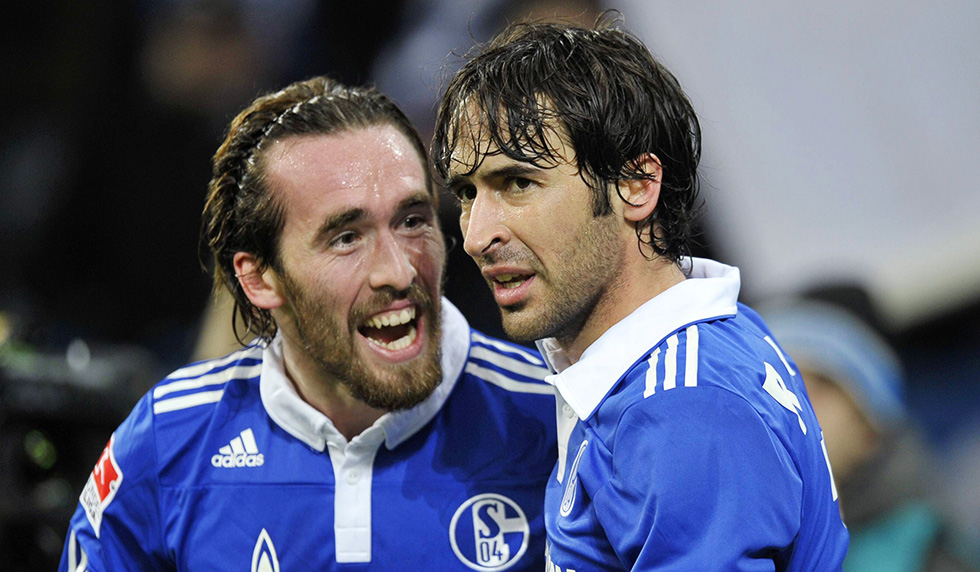 Christian Fuchs Raúl FC Schalke 04