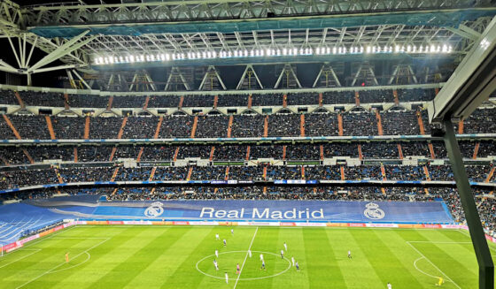 2022-02-19 bernabeu fans RT