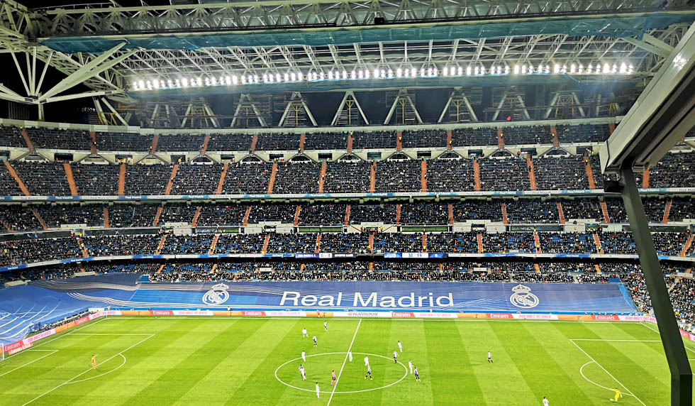 2022-02-19 bernabeu fans RT