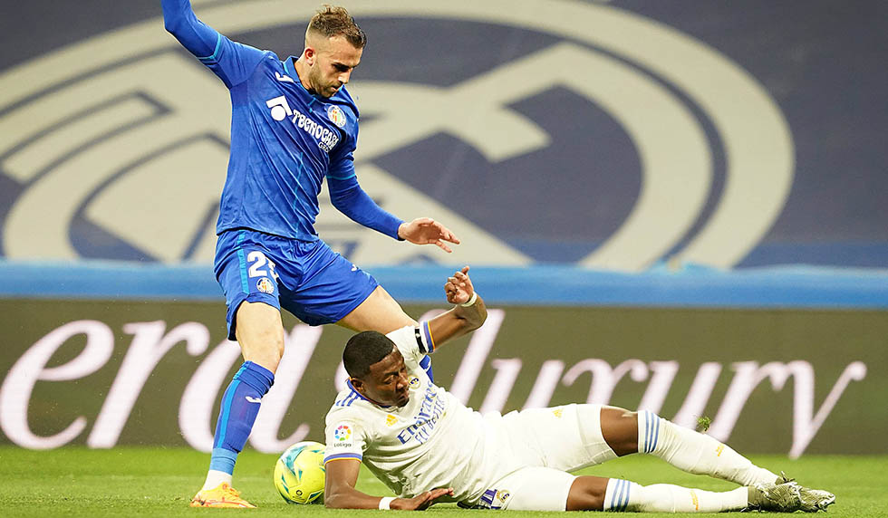Borja Mayoral vs David Alaba