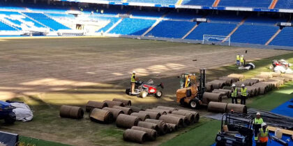 real madrid estadio santiago bernabeu rasen wird entfernt