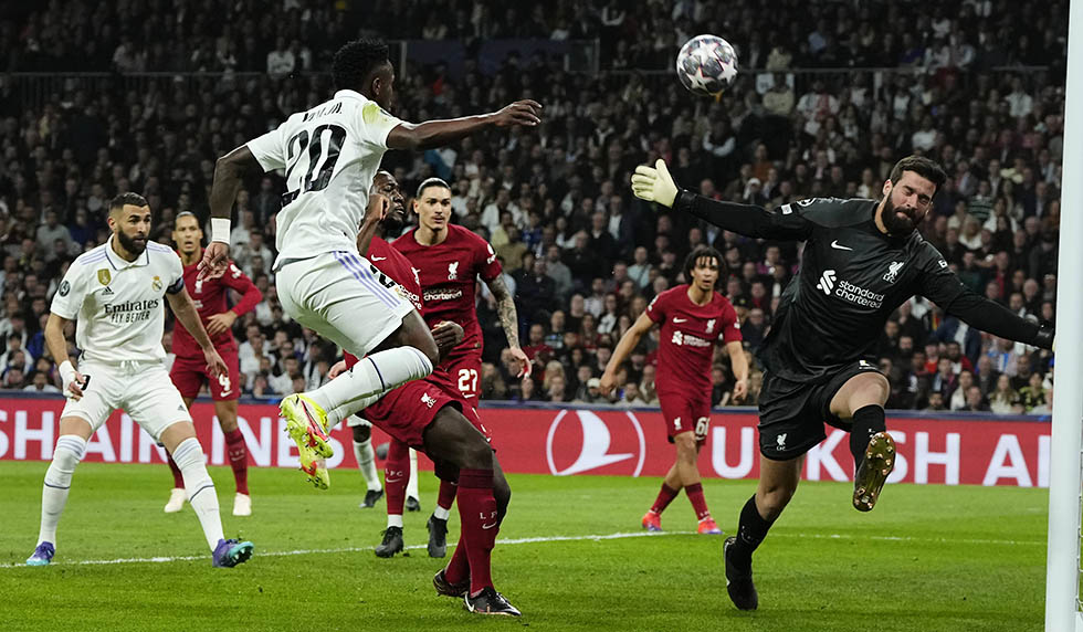 Vinícius vs Alisson