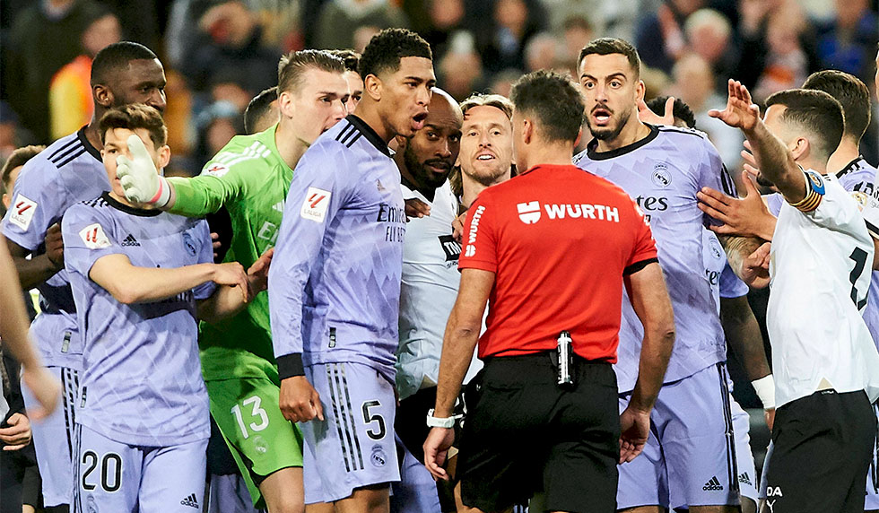 Valencia Real Madrid Schiedsrichter Abpfiff Jude Bellingham