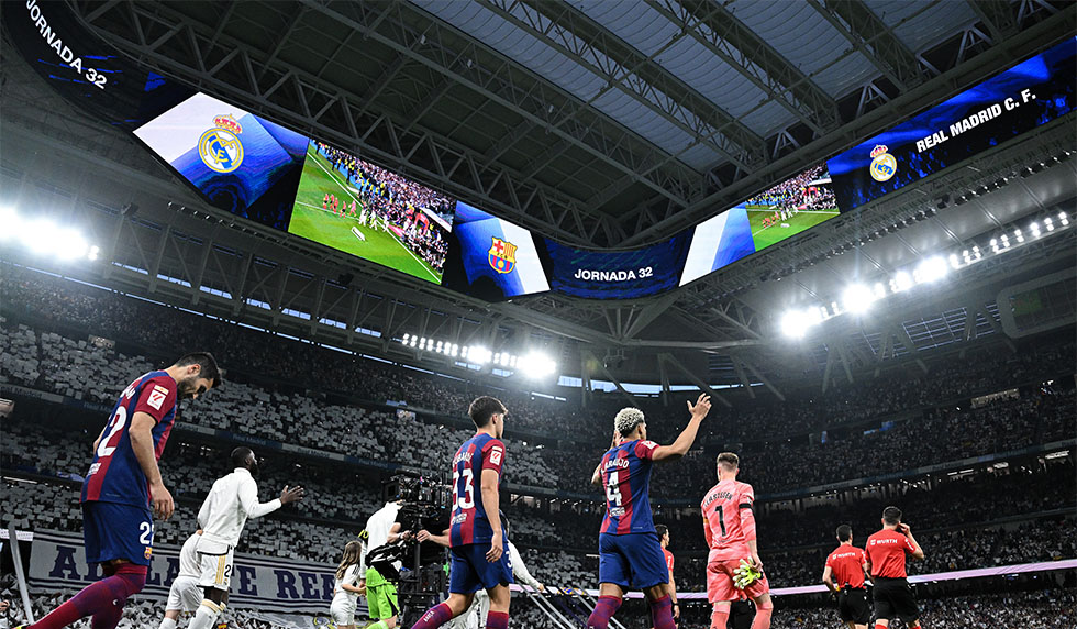 Real Madrid Estadio Santiago Bernabéu Anzeigetafel 360 Grad Ring Video
