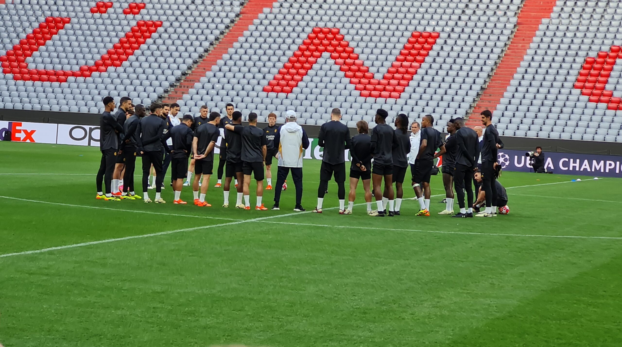 Real Madrids Abschlusstraining in München mit Courtois und Carvajal