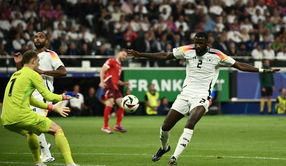 Antonio Rüdiger und Manuel Neuer Deutschland - Schweiz EM 2024